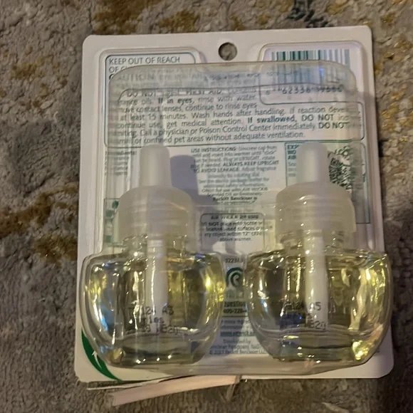 NWT Air Wick Scented Oil Warmer and Refills Cranberry - Picture 6 of 6